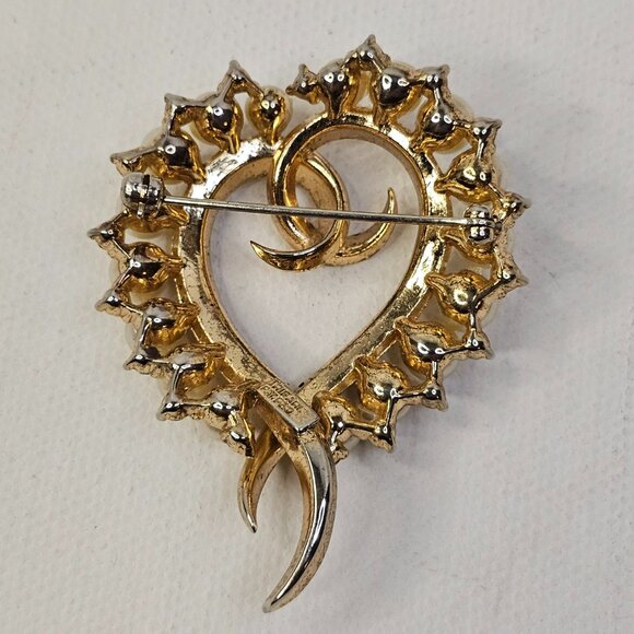Trifari Gold Tone Heart Shape Brooch Rhinestone Faux Pearl Vintage Pin Marked - Picture 2 of 8
